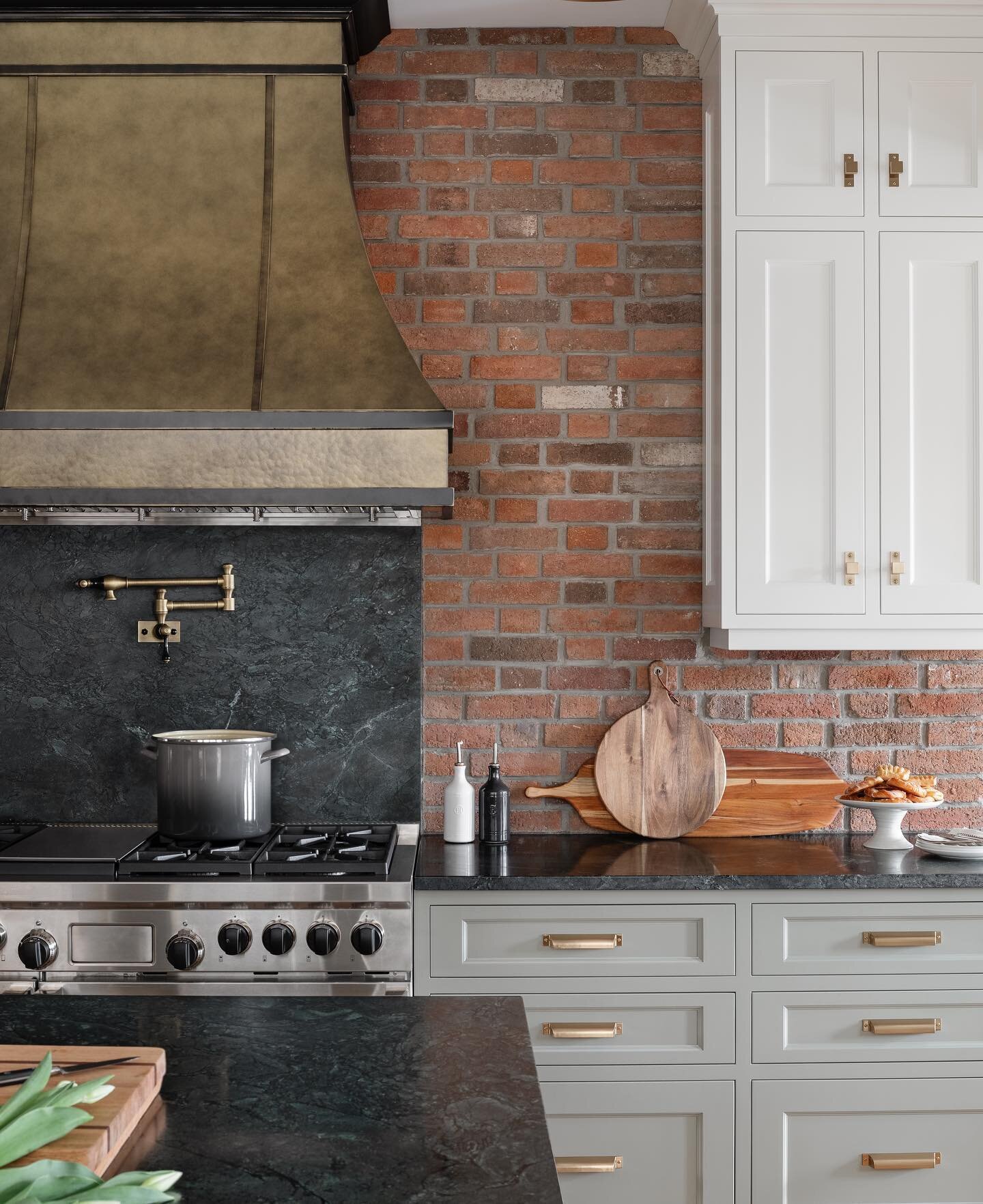 Ok last #elbowparkreno kitchen shot... we promise! (maybe). But who doesn&rsquo;t love a good close up? 

This kitchen carries a beautiful bold presence in this 1912 home.. With brass features, two-toned cabinetry, brick, and striking hardware, it ex