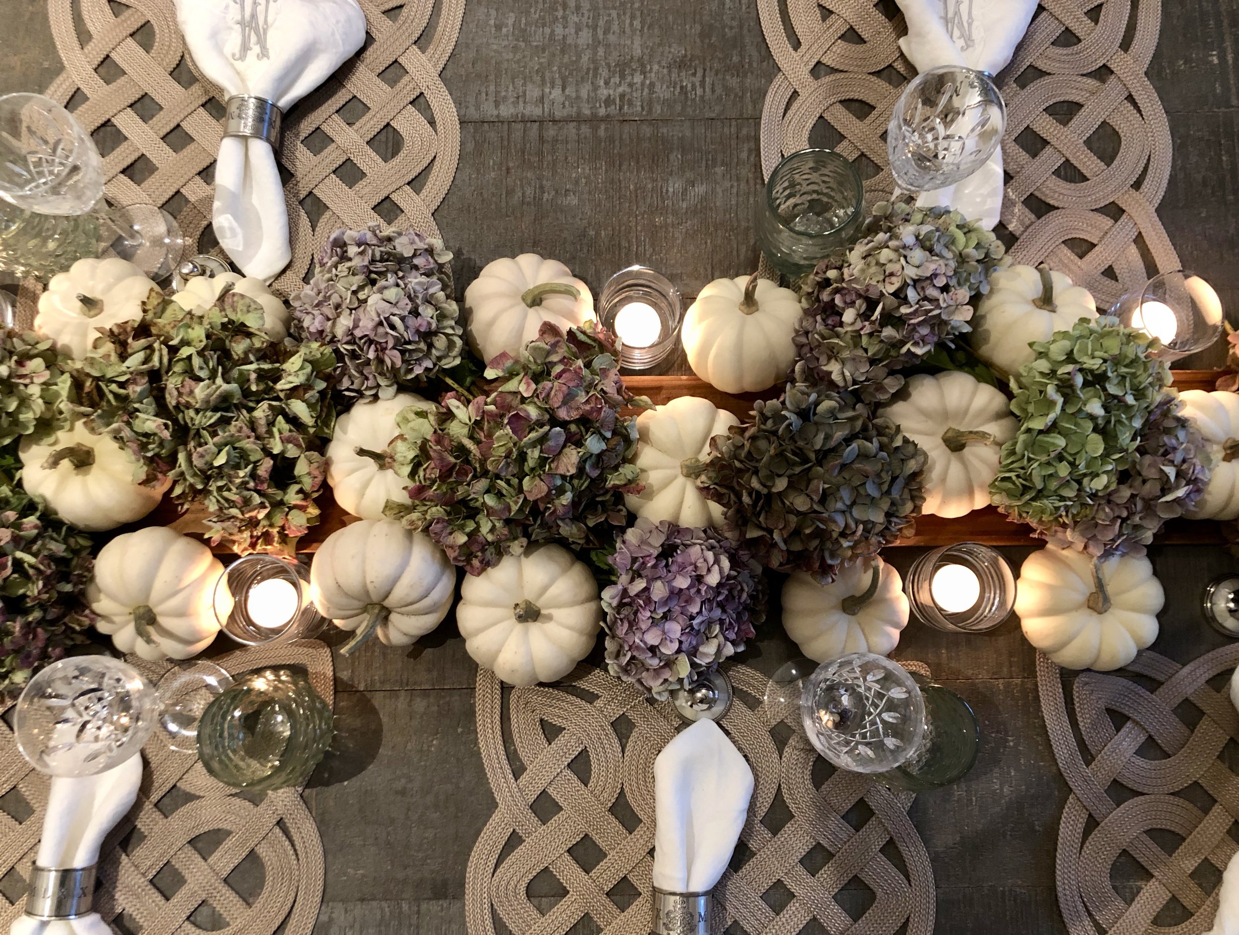 Decorating the Thanksgiving Table 