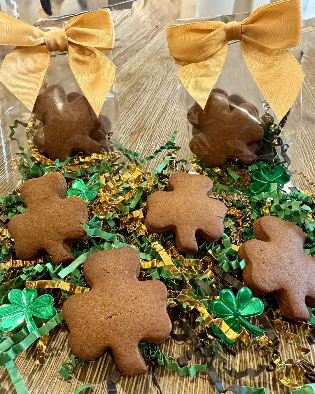 ☘️ Who needs a pot of gold when you&rsquo;ve got treats this good? 

Limited-edition St. Patrick&rsquo;s Day Medleys are here! Grab them before they disappear like a rainbow. 🌈

🐾 https://www.pawfectlydelicious.org/shop/p/st-patricks-day-medley

#t