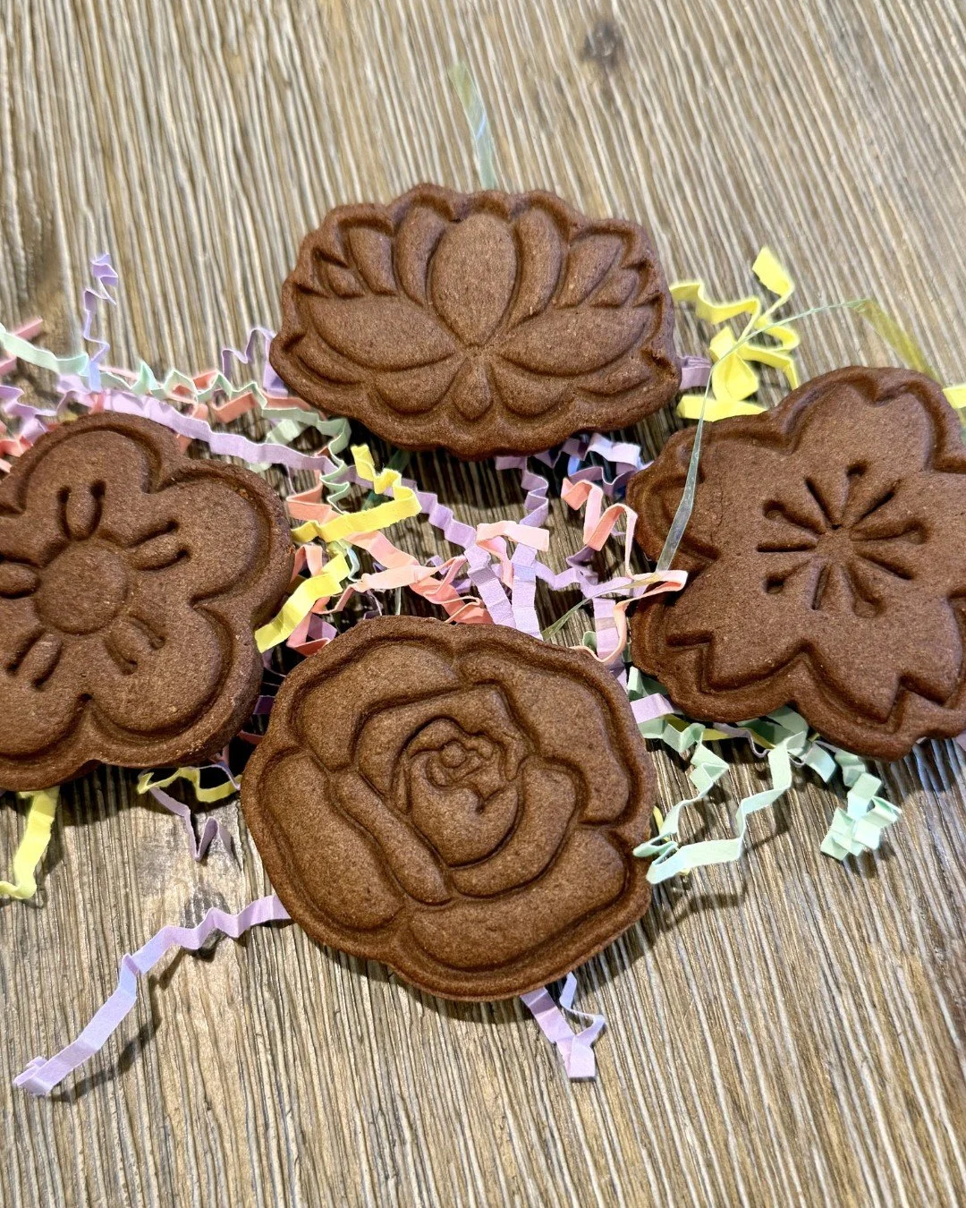 We&rsquo;re celebrating the spring season with our Spring Medley, featuring the same delicious treats your pup loves in fun shapes! 🌸 

Just like all of our products, these dog treats are made with all-natural ingredients and real ginger: no artific