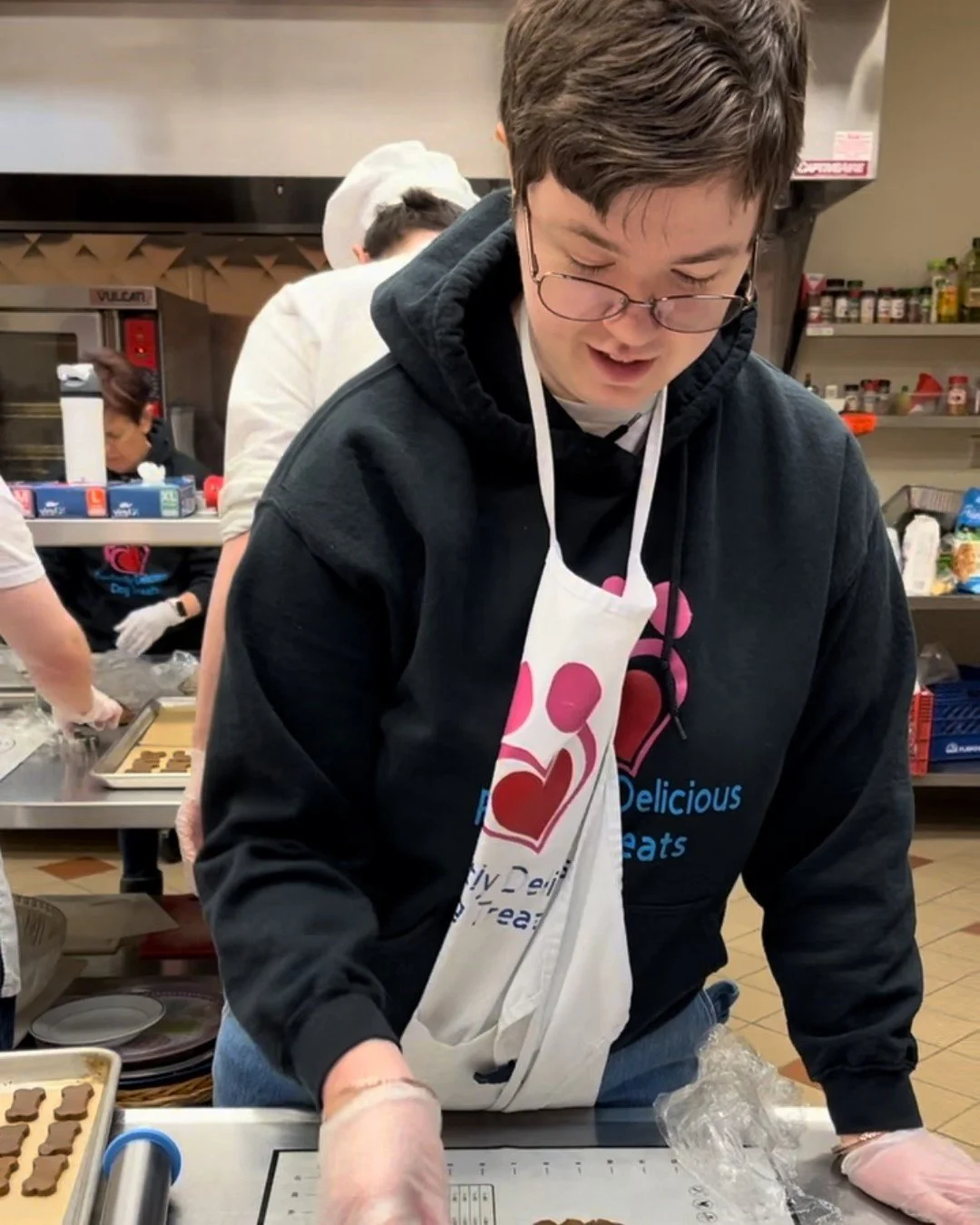 Shouting a big happy birthday to Melissa, a long time Pawfectly Delicious baking team member! 🎉

Join us in celebrating Melissa by leaving her a birthday message in the comments! Happy birthday, Melissa!
