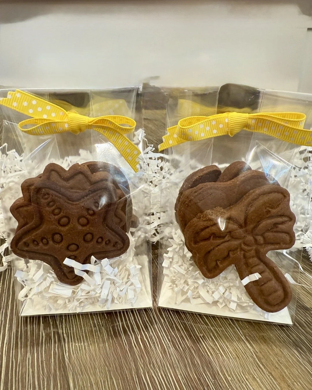 Shop our Dog Days of Summer Medley before they run out! ☀️🌴🍹

Our summer medley includes four summer-themed cutout treats all made from our all-natural ginger dough, that has been cut out, baked, and packaged by our amazing team of adults with disa