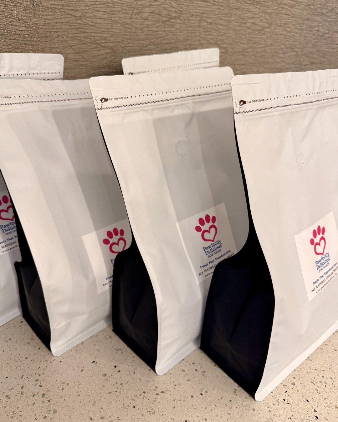 🗣️Calling all dog-friendly businesses!

Our signature, small ginger heart treats are available in bulk and are the perfect way for you to support our business, while giving your four-legged guests a delicious treat when they come visit! 

Each bulk 