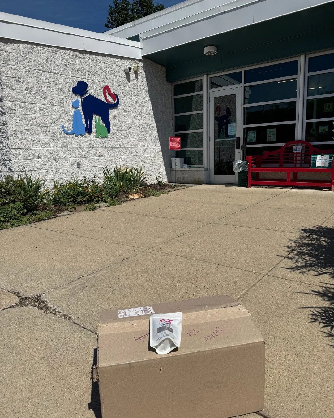 As part of our 3rd Annual Paws &amp; Pours Silent Auction this past June, supporters could purchase a bag of our Pawfectly Delicious treats to donate to our friends at the Animal Welfare League of Alexandria (AWLA) @alexanimals

We recently dropped o