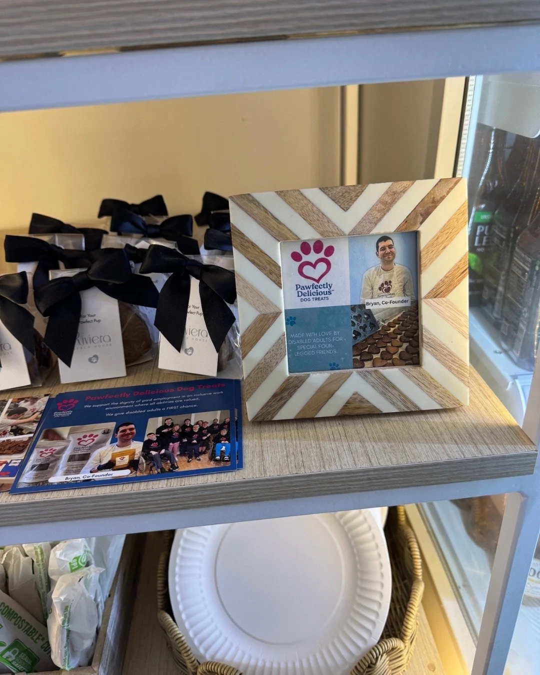Spotted in California! 👀

Pawfectly Delicious supporters went to a wedding at the Hotel Riviera in California and look what they found in the lobby! Thank you @rivierabeachousesb for your custom treat order and supporting employment opportunities fo