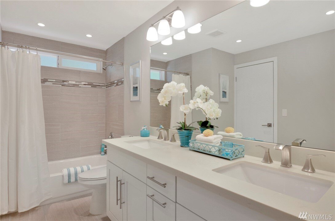 hires master bath.jpg