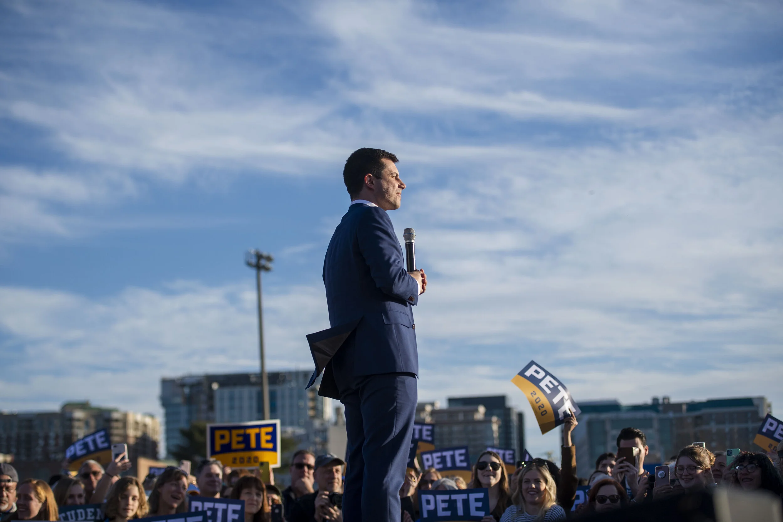  Democratic presidential candidate former South Bend, Indiana mayor Pete Buttigieg speaks during a town hall at Washington-Liberty High School on Sunday in Arlington, Virginia, U.S., February 23, 2020. REUTERS/Amanda Voisard. 