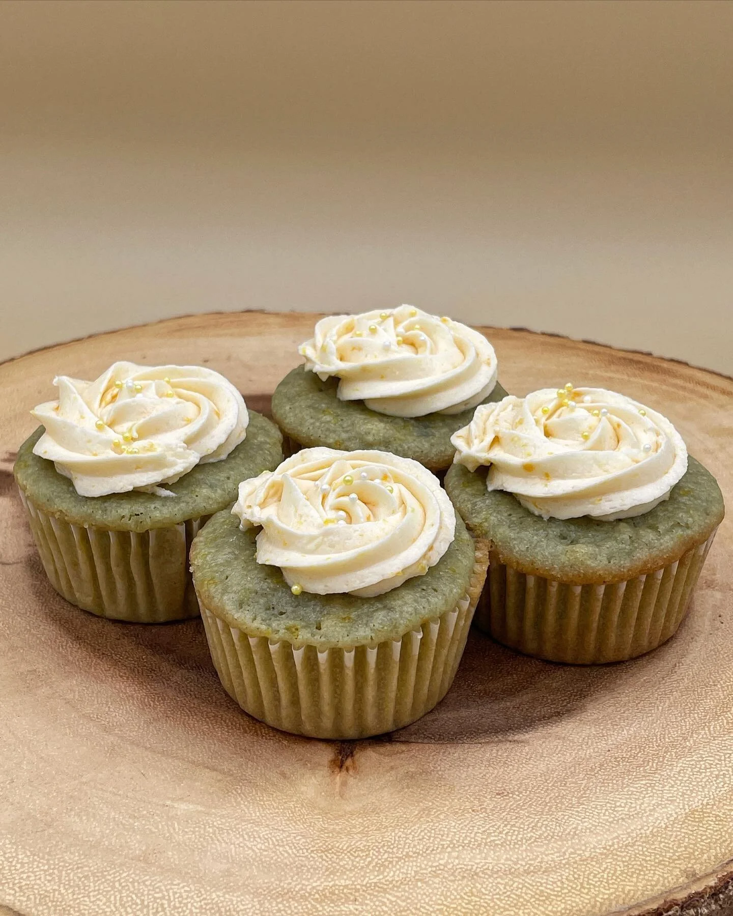Gluten-free Vegan mixed citrus cupcakes! For two different birthday celebrations, @laurels_clutter and @sea.fox.33 

They turned out oddly green even though the juice was bright orange 😂 maybe because they were a mix of blood orange, orange, and gra