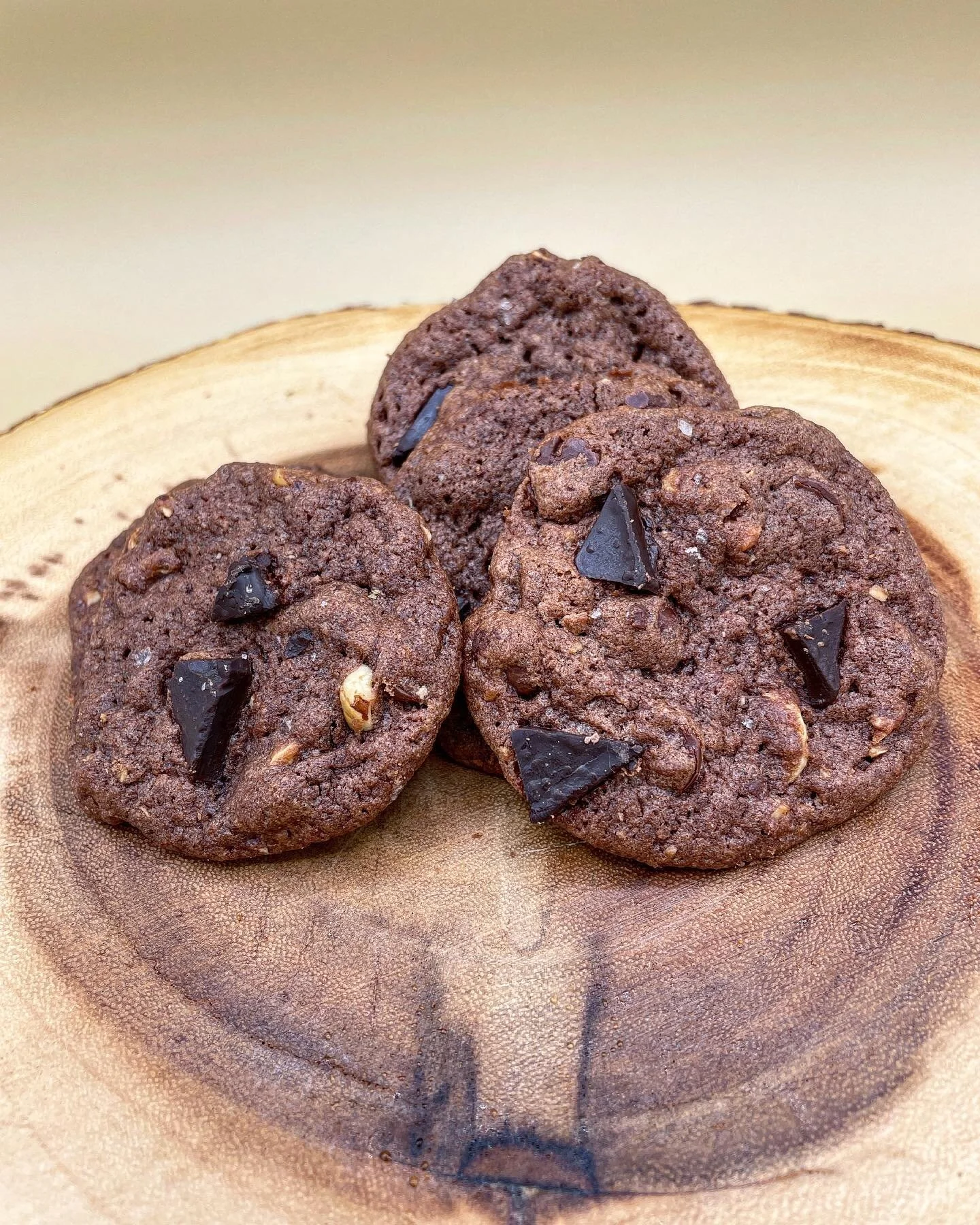 Nutella hazelnut cookies with sea salt for last week&rsquo;s birthday babes! 

#baking #thebaqueery #queerbaking #transbaking #nutella