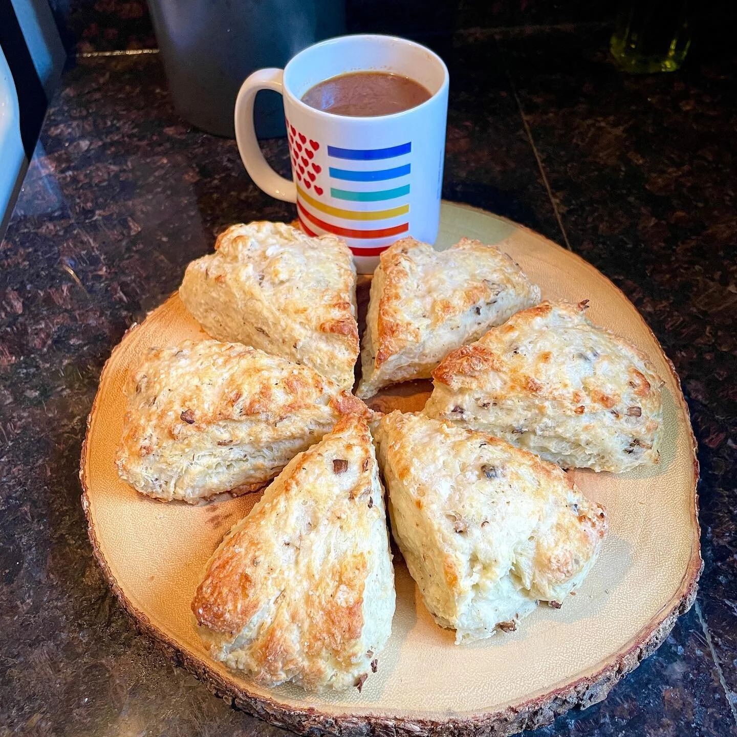 Reading the news is a whirlwind y&rsquo;all. Please enjoy this queer trans breakfast of savory mushroom scones. 

Mushies from @gustinegourmetmushrooms which are enhanced by umami salt from @oaktownspice 😍 also had to include my lil cafecito made wi