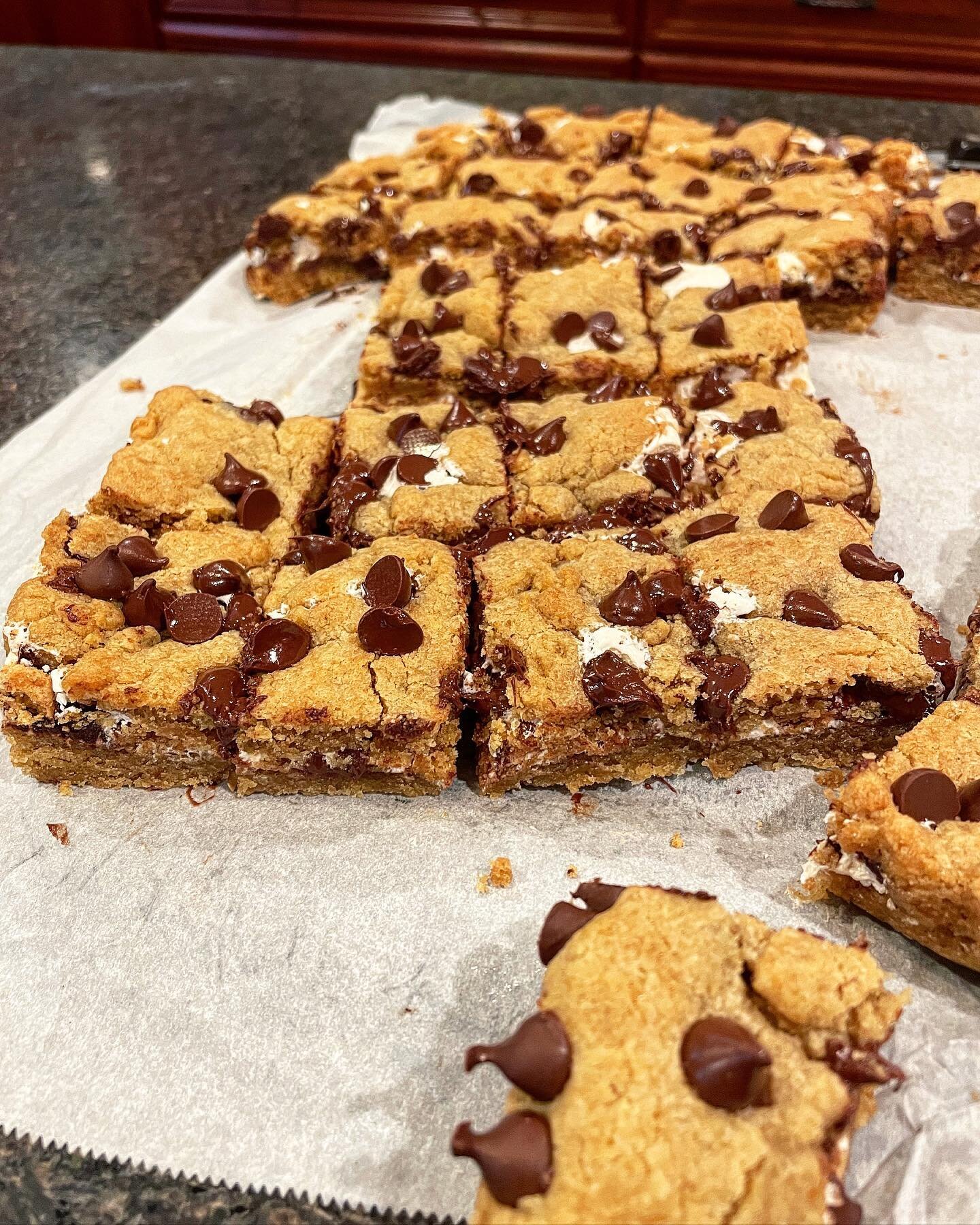 Tahini s&rsquo;mores bars (recipe from @olivesnthyme ) with the addition of some smoked salt 🤤 

Made these to celebrate @rebsypoo and the soon-to-be open @nextlevelboardgamecafe (go follow them! They&rsquo;re in Mountain View so pen&iacute;nsula an