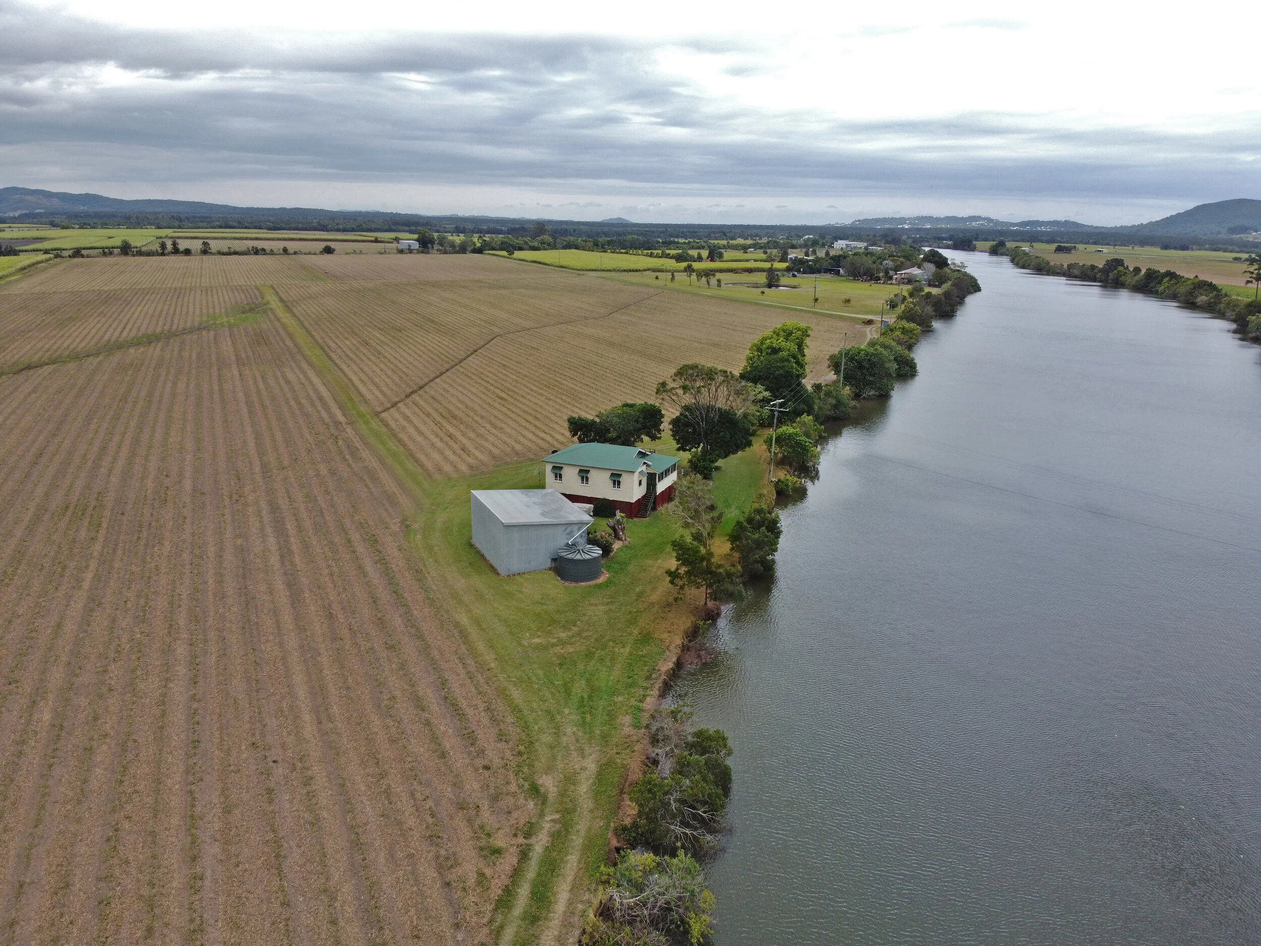 MAROOCHY RIVER - 12 TREVOR ROAD