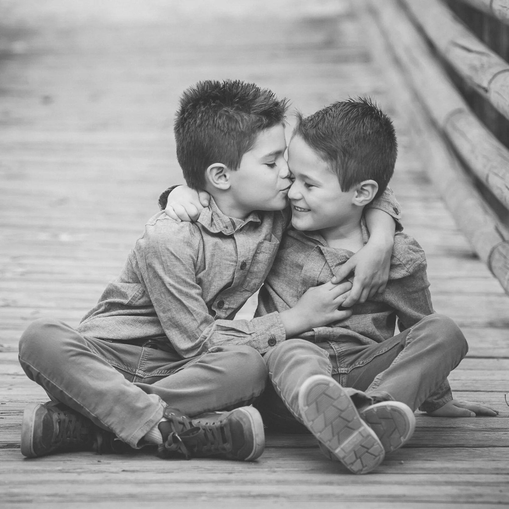 Brothers photos during family session