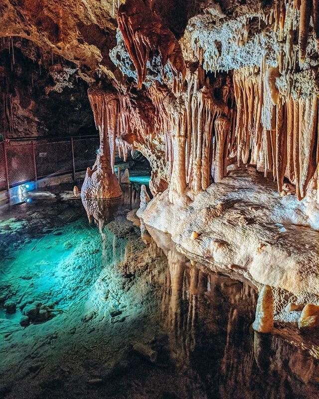 ⚠️ cette grotte incroyable est &agrave; retrouver dans les Pyr&eacute;n&eacute;es 😍✨..
.
Si vous ne l'avez pas encore compris apr&egrave;s mon s&eacute;jour dans le Capcir (r&eacute;gion des Pyr&eacute;n&eacute;es catalanes), je suis tomb&eacute;e r