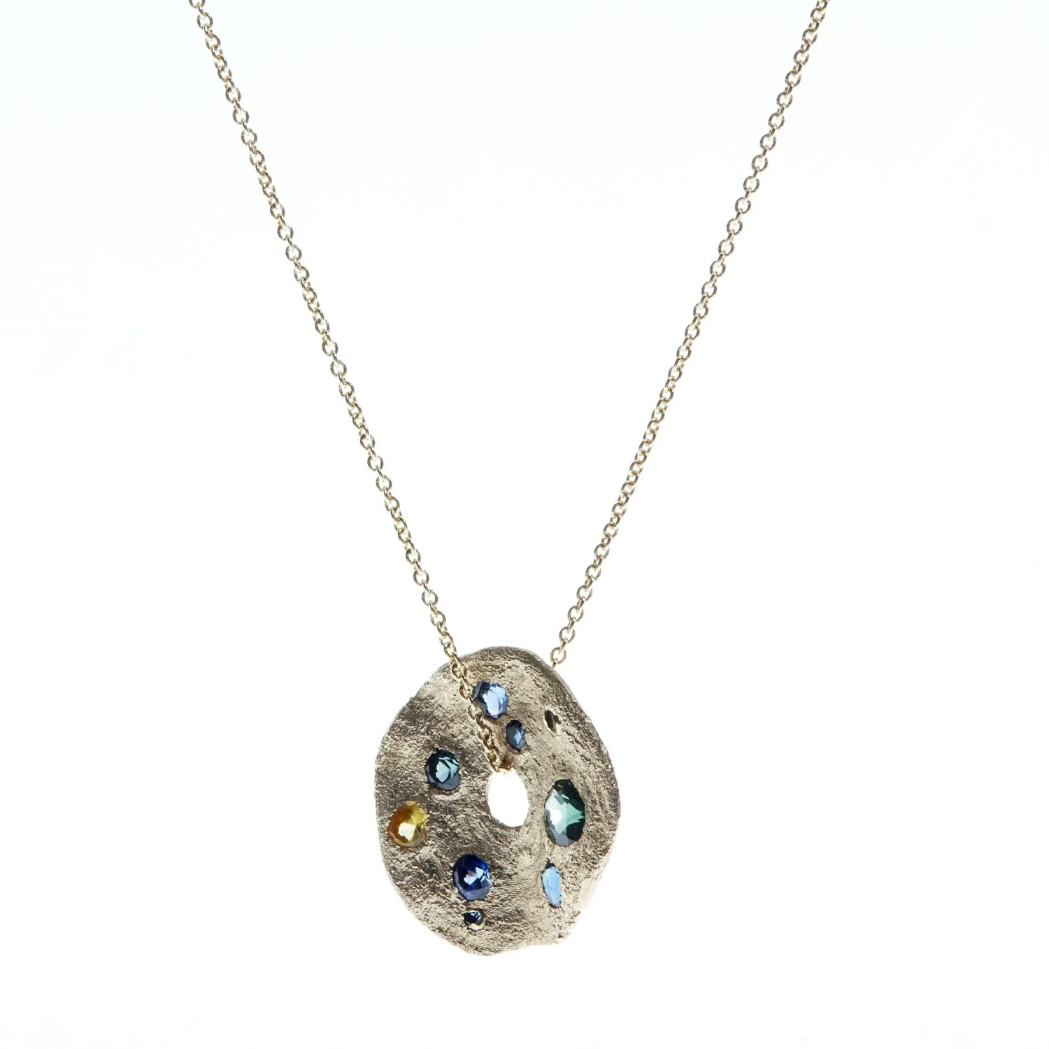 gold_circle_necklace_23.11.30_necklaces_old3917.jpg