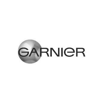 Logo de Garnier avec un cercle argenté et le nom en noir