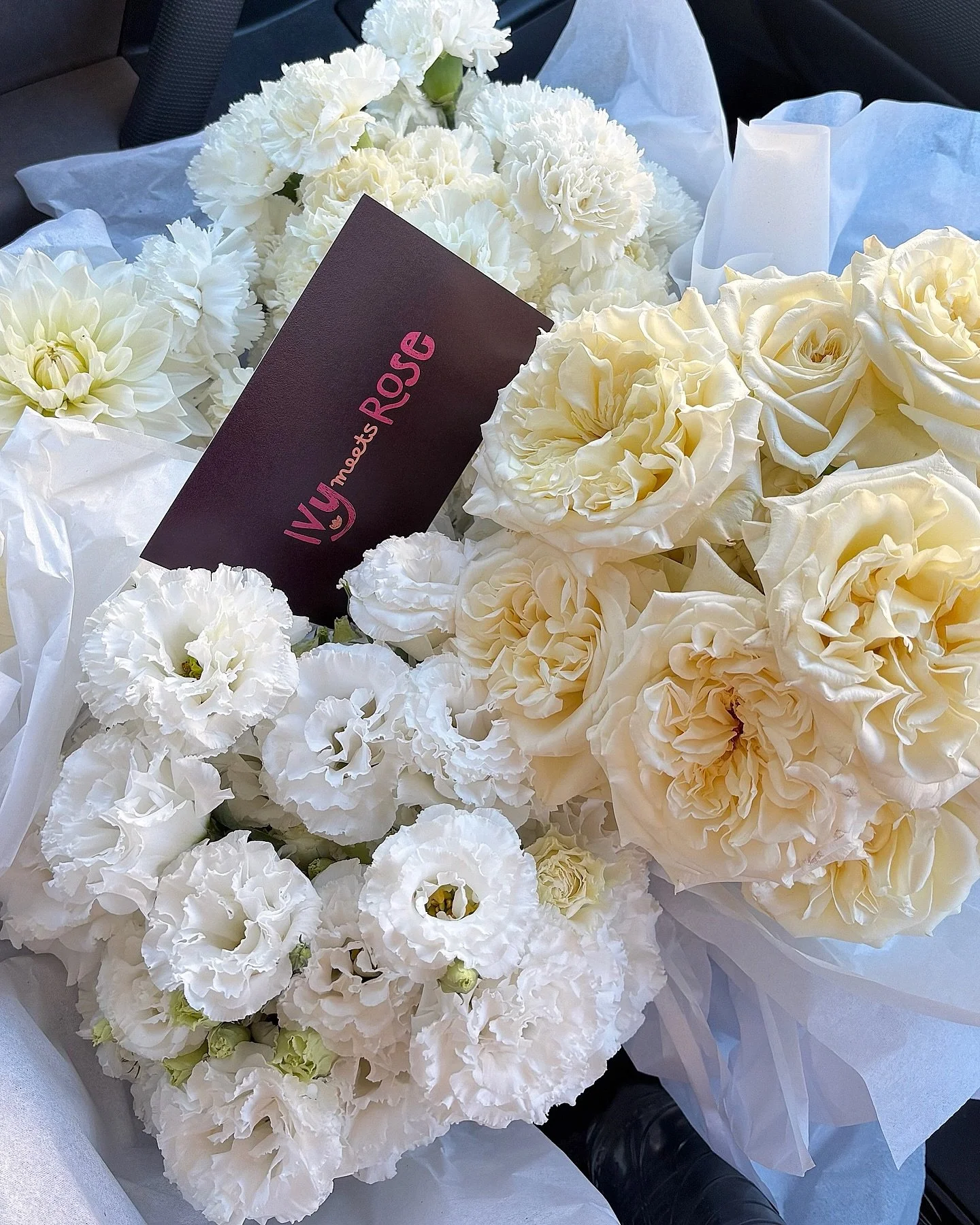 Fluffy bouquets - which one would you choose?

En masse wedding party bouquets are a beautiful alternative to the traditional mixed bouquet. They&rsquo;re generally more affordable and allow each member of the wedding party to carry their own unique 