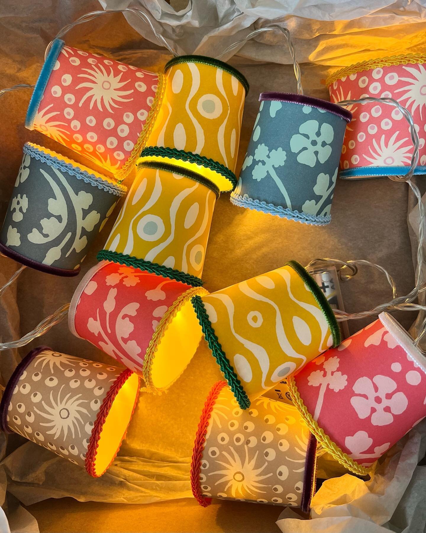 **Two sets of little lampshade light garlands for sale! **
First up - gorgeous paper by @cambridgeimprint - 10 little LED lights on a string - mix of patterns with velvet  and woven trim
Then Japanese washi papers with mix of trims, 10 LED lights

&p