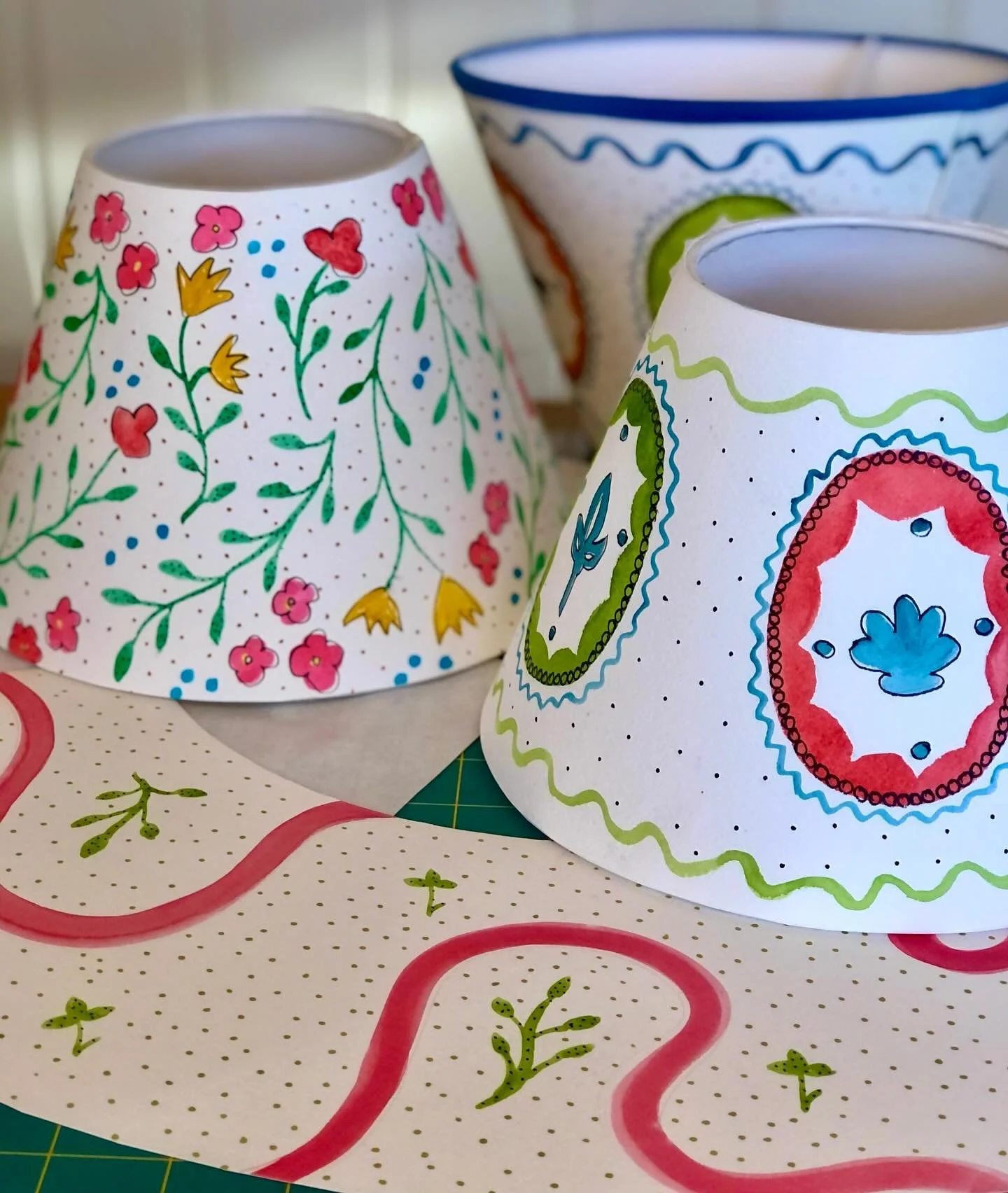 Lampshade ideas, 1: own design shades 
Did you know you can make and decorate your own lampshades? A truly bespoke option, highly personal and you literally light up your artwork!
💡 buy the required size ringsets - for example a 15cm top ring and 25