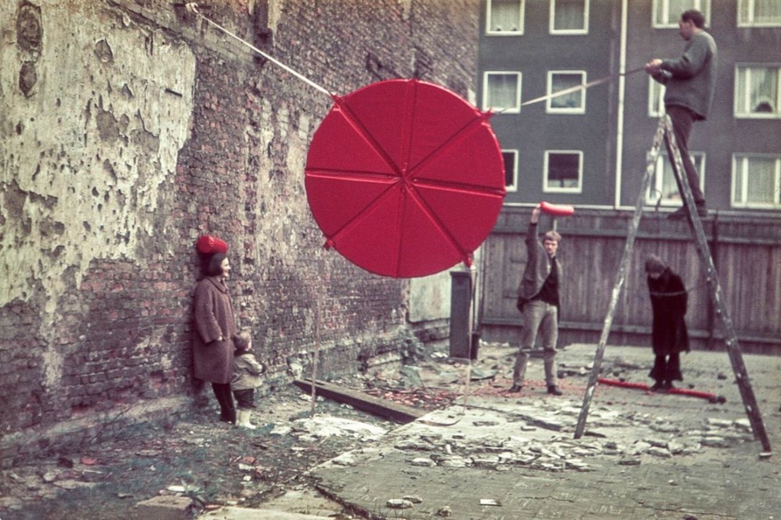 Franz Erhard Walther - "GELB YELLOW JAUNE", Villa FEW