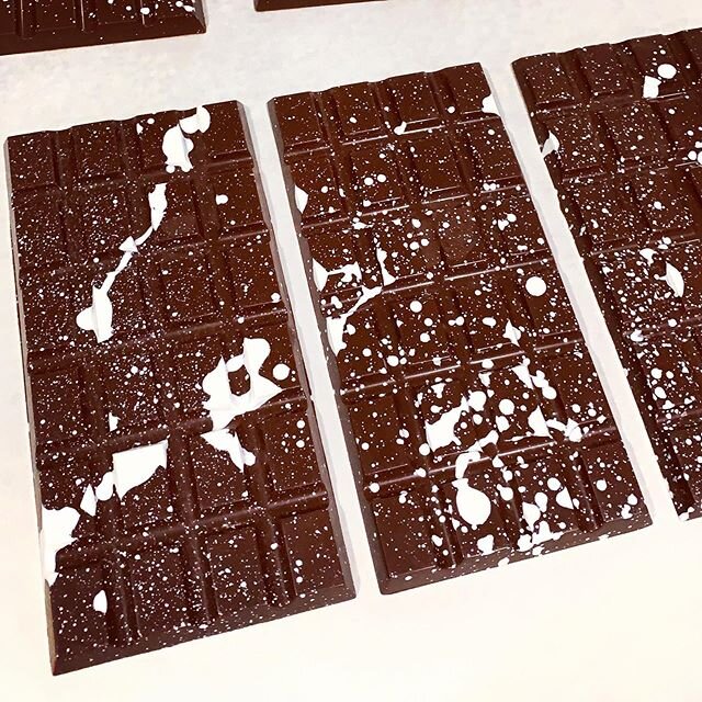 One of our upcoming signature bars, the Dark Coconut Milk - a silky smooth vegan alternative to our classic dark milk chocolate, with a delicate tropical twist on the palate. Lush!...🌴🥥
.
.
.
#likklemorechocolate #artisanchocolate #bynadineburie #c