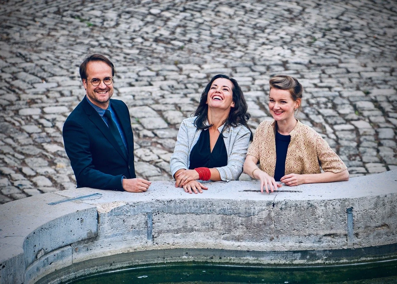 rosenroth - traditionelle Volkslieder mit Humor und Tiefgang