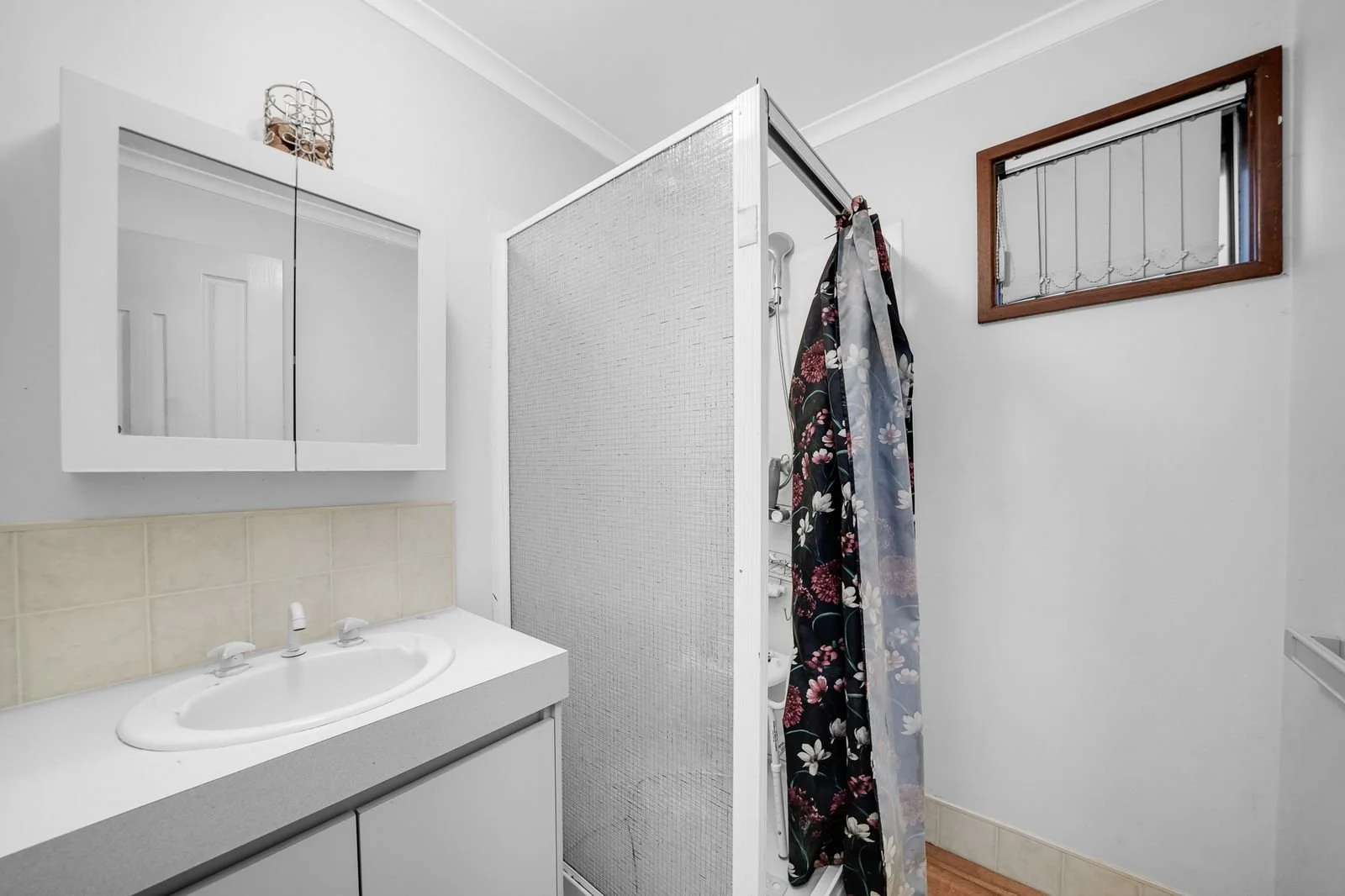 #76 Bathroom.jpeg