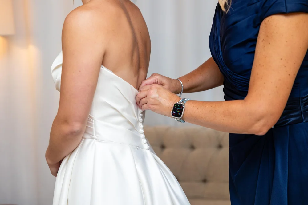  mom helping daughter get ready at the pavilion at orchard ridge farms rockton il   