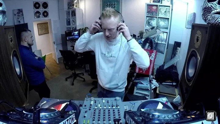 Highlights from Davide Decay in the Forward Movement studio on Hoxton FM. Don&rsquo;t forget to join us at Star Lane on Sunday 10am to 10pm with Sepp headlining.