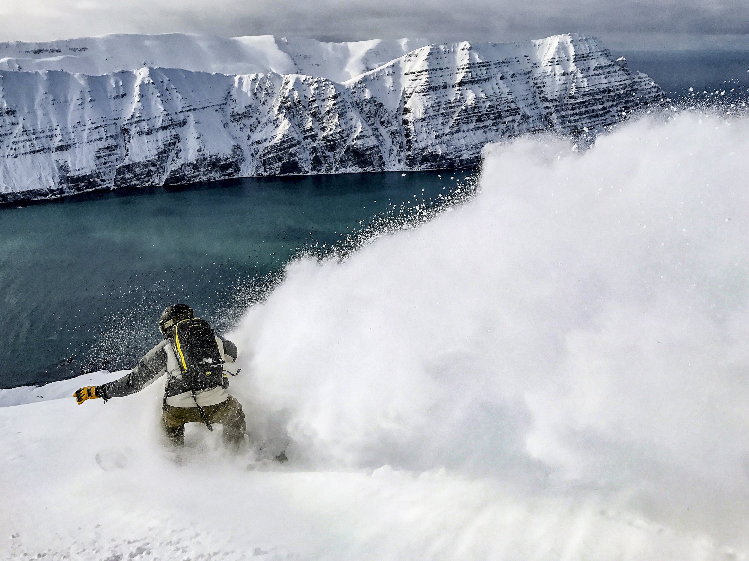 ElevenIcelandHeliskiing--3.jpg