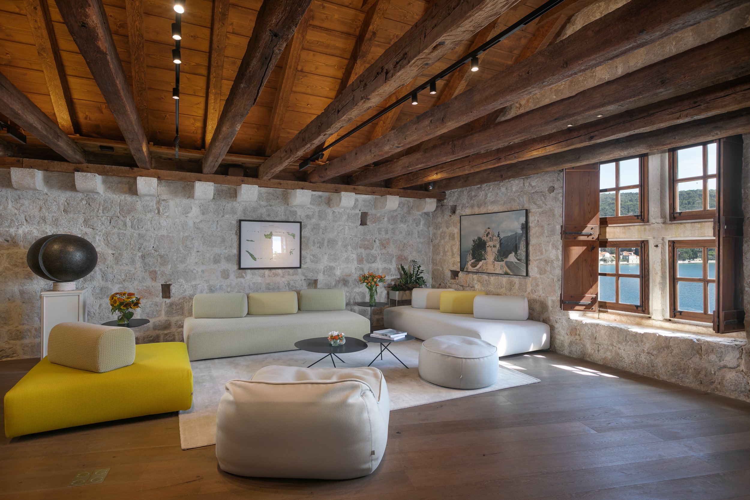 Lounge.jpg
