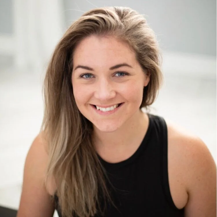 From Overwhelm and Negative Thoughts to Finding Happiness and Purpose through Ashtanga Yoga and Mindset Work with Rachelle Shelton