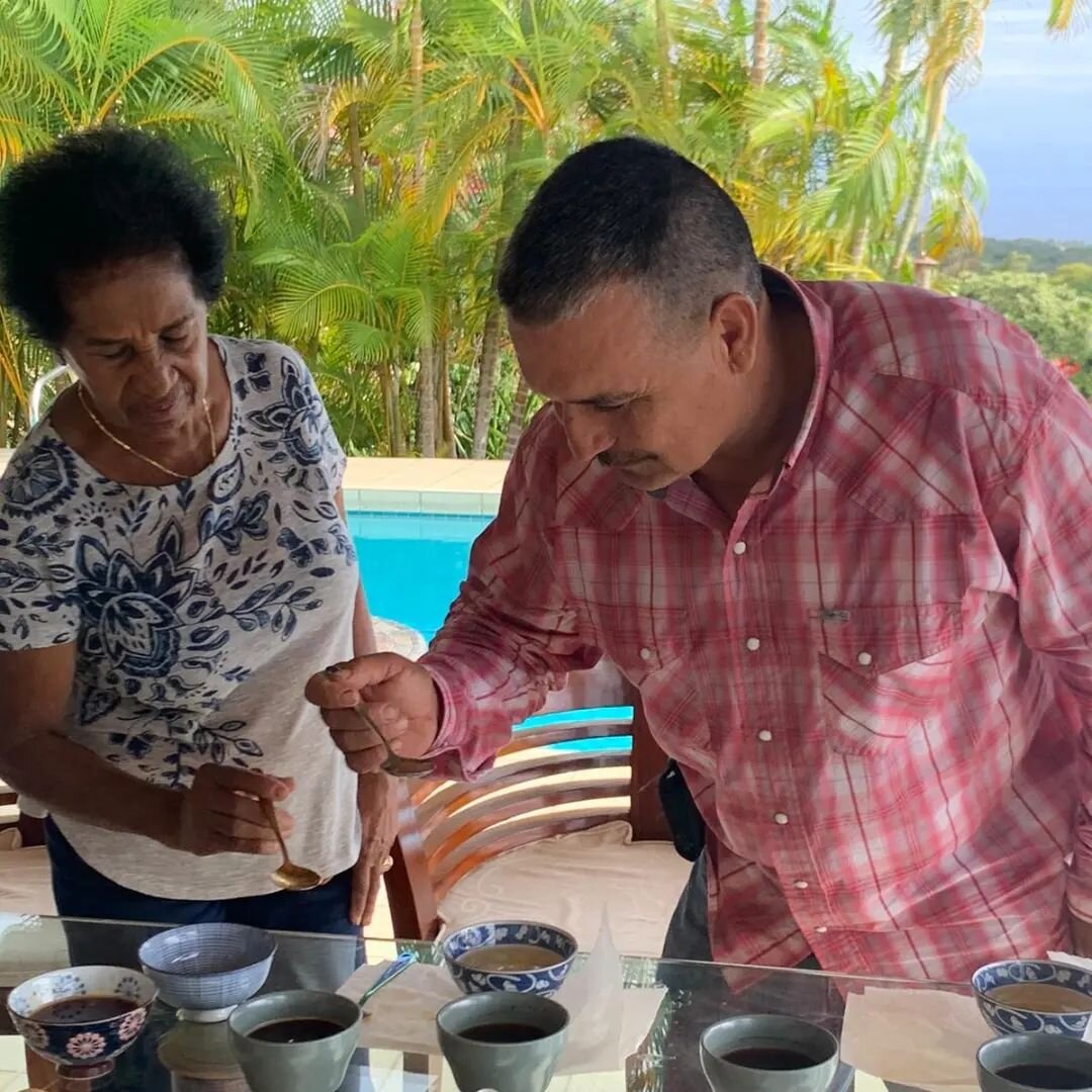 Behind the scenes of a fun and productive cupping session, in collaboration with our friends from @berrybirdcoffee .Testing out different batches of our coffee, allows us to bring you the best flavors of 100% Kona coffee.❤️

#alohastarcoffee #alohast