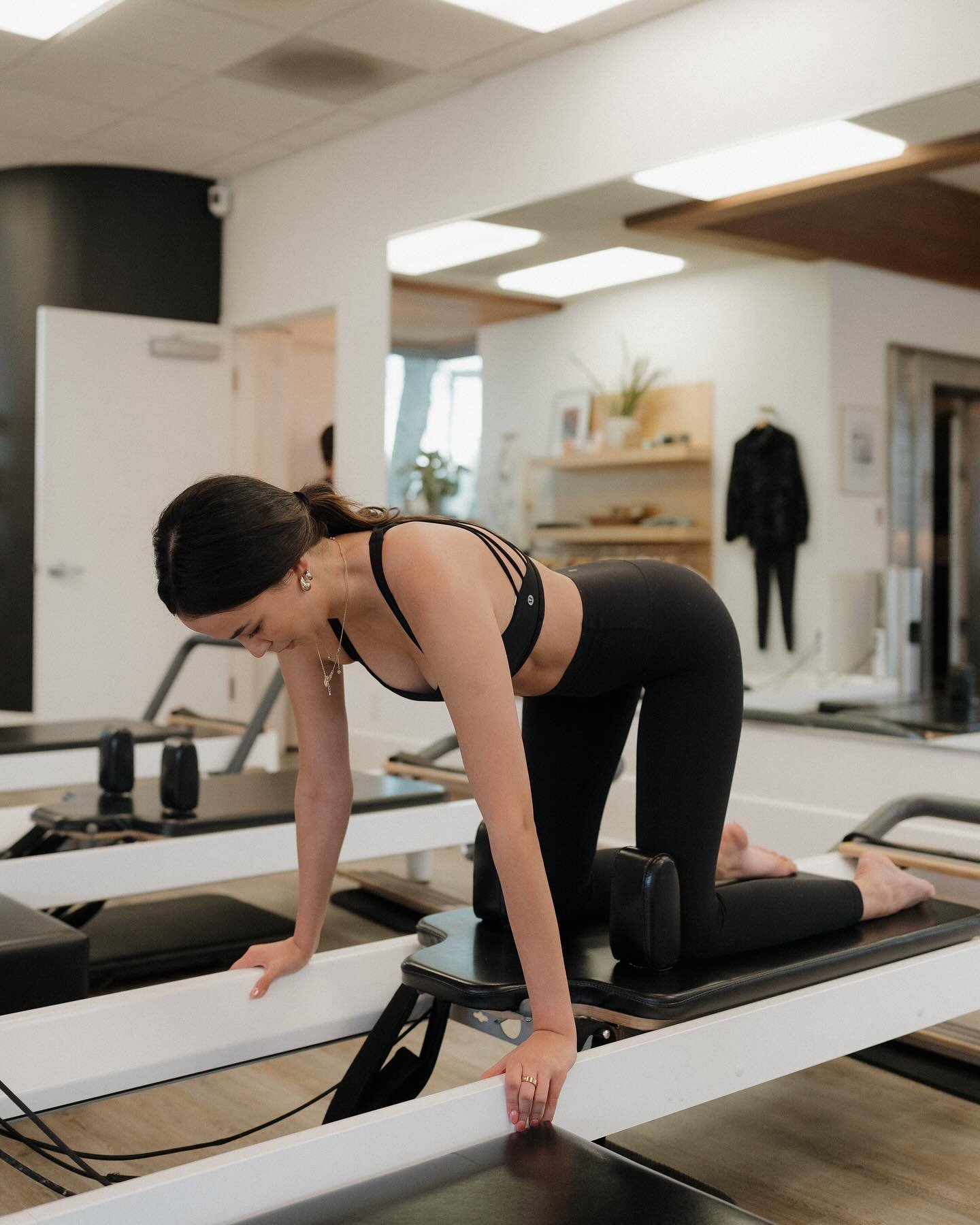 we hear you, classes have been packed!!
but we got you.. new class times + styles are here🔥 

SUNDAY:

8:00am 
Pilates Reformer
&mdash; with @sarabluebell 

12:00pm
Intro to Pilates
&mdash; with @sarabluebell 

TUESDAY:

8:00pm
Level 1 Pilates Refor