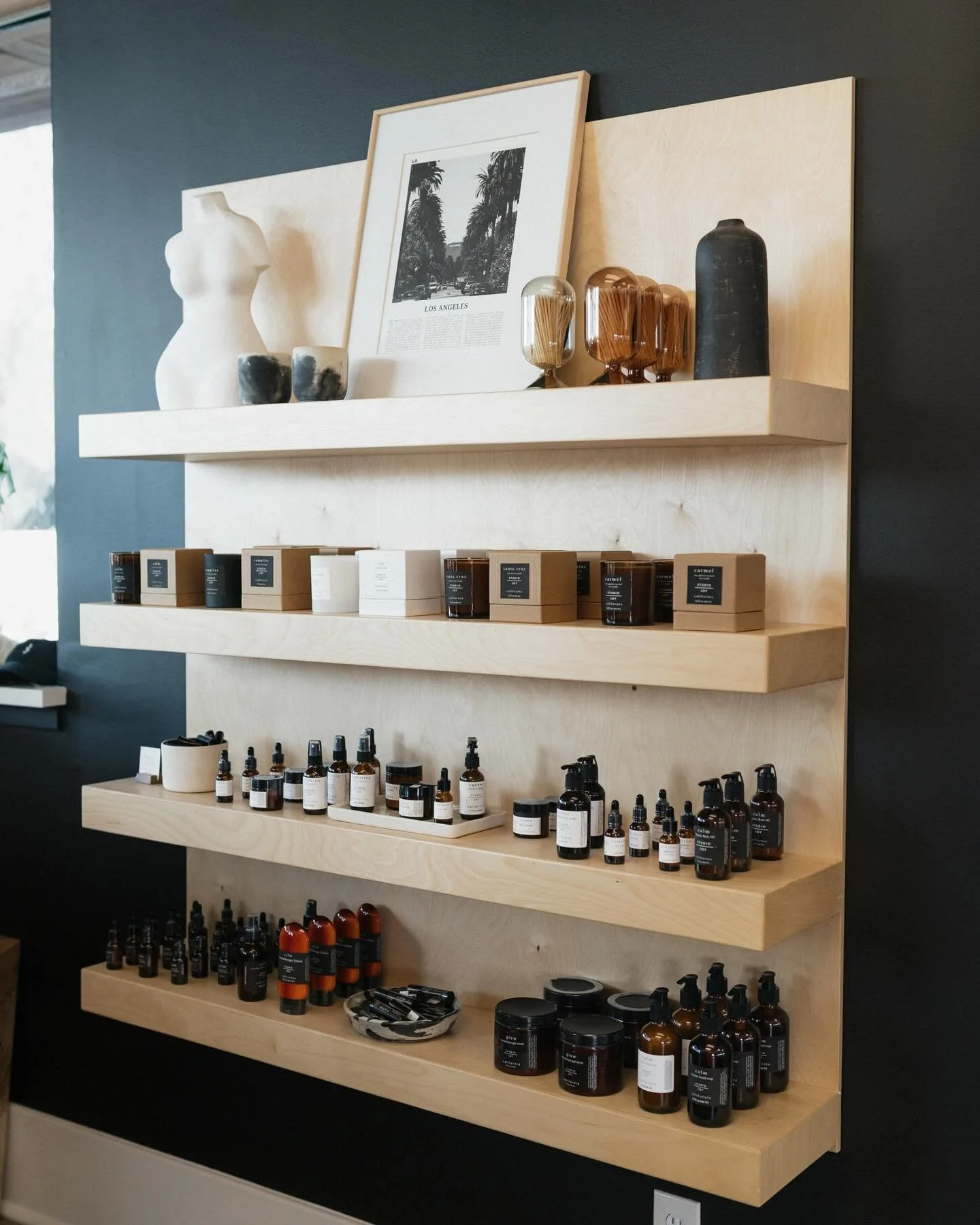 Need a last minute hostess gift? Maybe the perfect fall candle to cozy up with after a chilly day?

Shop online + in studio for 20% off all product and apparel today through Sunday! ✨