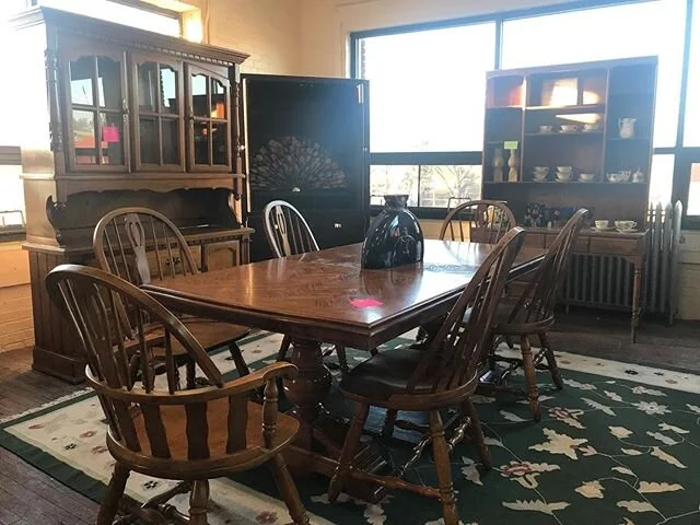 HAPPY SUNNY SATURDAY! 🌞🎄
.
.
20% off Furniture today!
.
.
50% off everything in our basement!
.
.
50% off christmas merch!
.
.
#svdpgr #largestthriftstoreinGR #svdpgrthriftstore #stvincentdepaulthriftstore #stvincentdepaul #thriftstore #grthriftsto