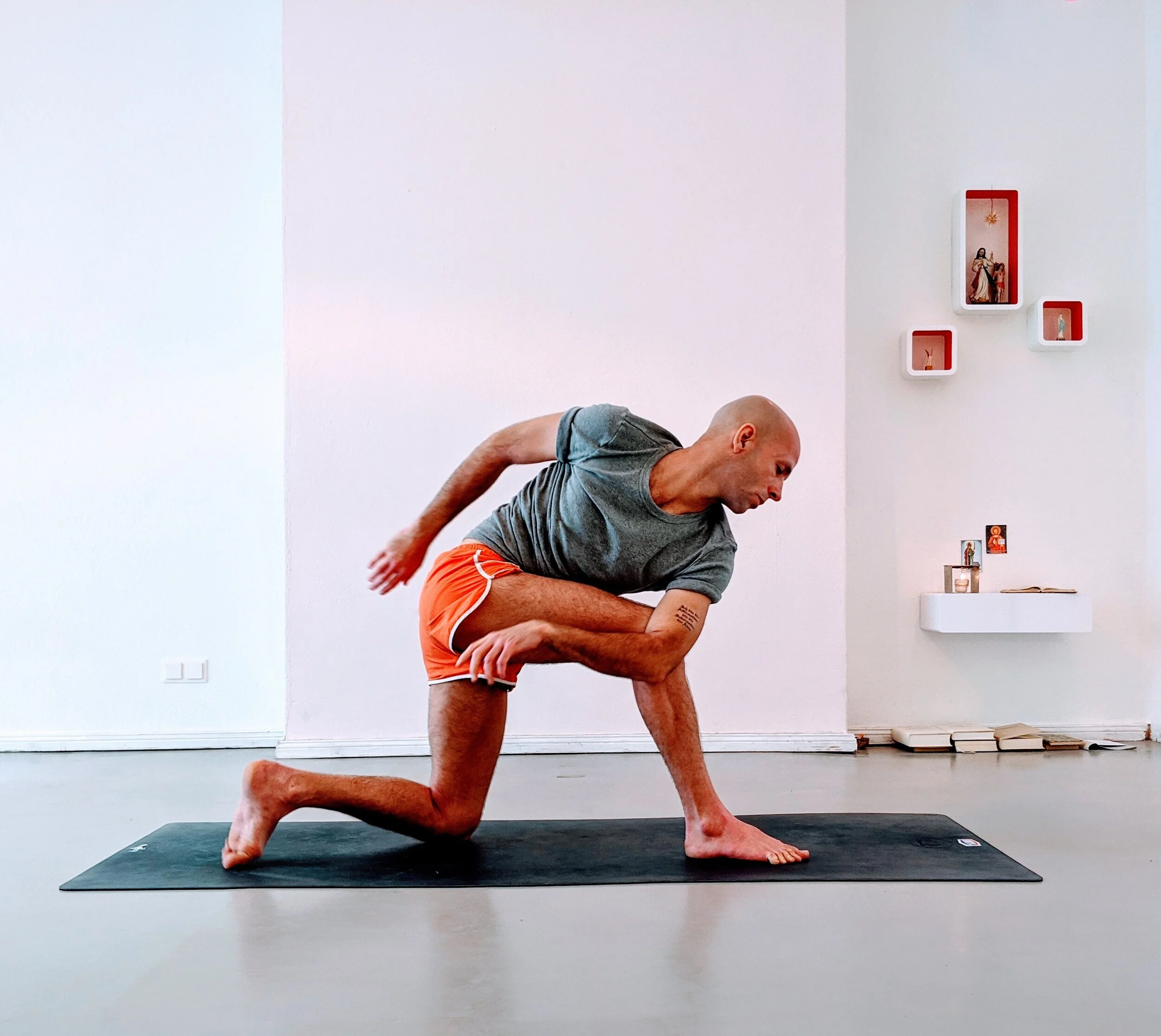 SENSING YOGA