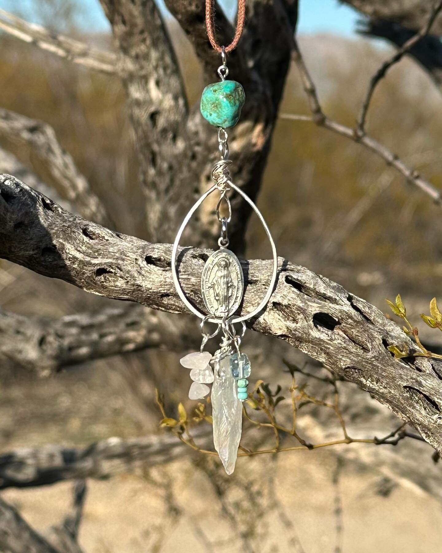 🌵Boho style Necklace- Turquoise, Aura quartz, Aquamarine with Mother Mary Charm 🙏❤️🌹

#bohostylejewelry #boho #turquisejewelry #nwa #handmadejewellery #seattleladymakers #seattle