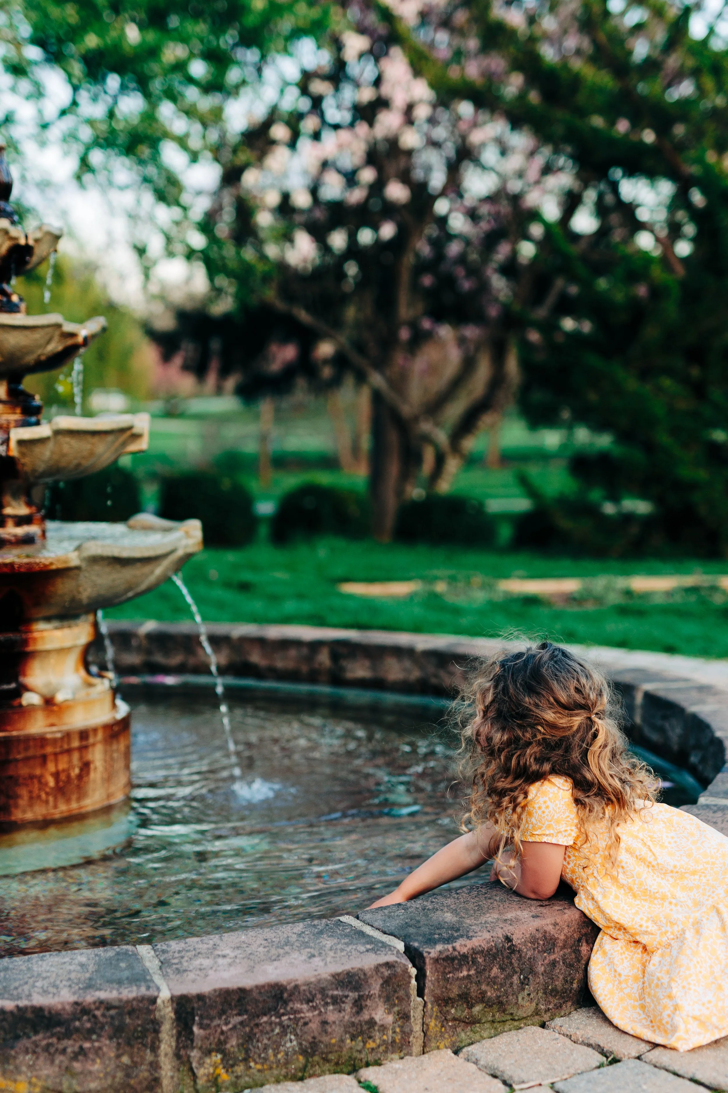 child portrait at the rose gardens in Allentown