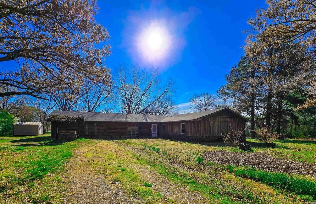 🌟 Unlock the potential of your dream home with this spacious home!

1968 Highway 92 is just waiting for your personal touch! 💪🛠️
 Renovations have already kicked off at this Springfield, AR home, and now it's your chance to bring your vision to li