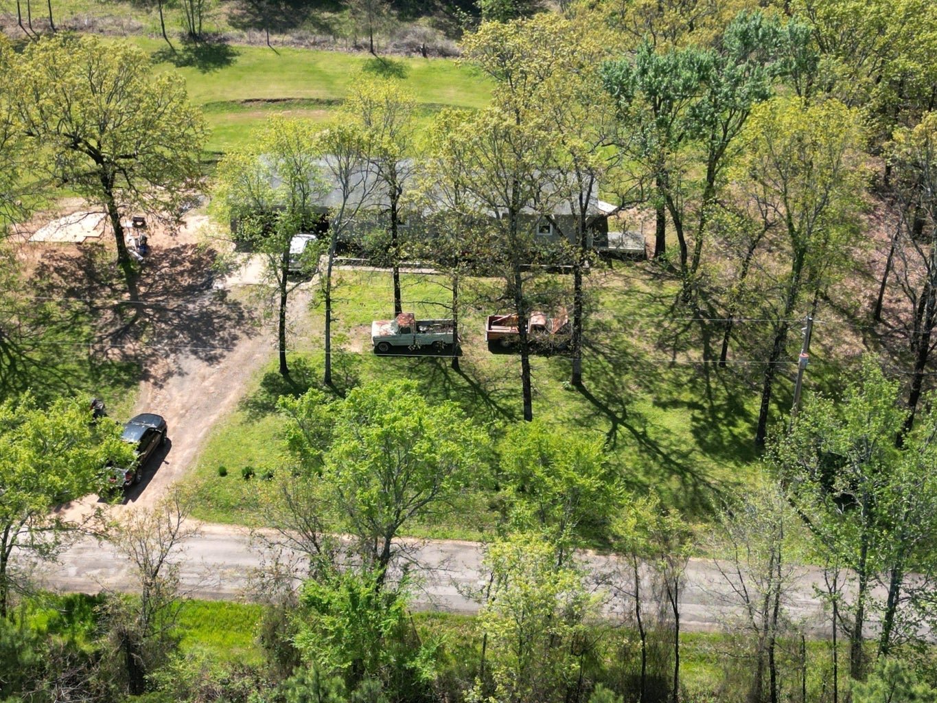 Explore the allure of 12733 Wildcat Hollow Rd!

Embrace serenity on 1.5 acres of stunning landscape with this charming Dardanelle residence. 🌿 Perfect for unwinding and hosting, its flowing floor plan effortlessly connects the living, dining, and ki
