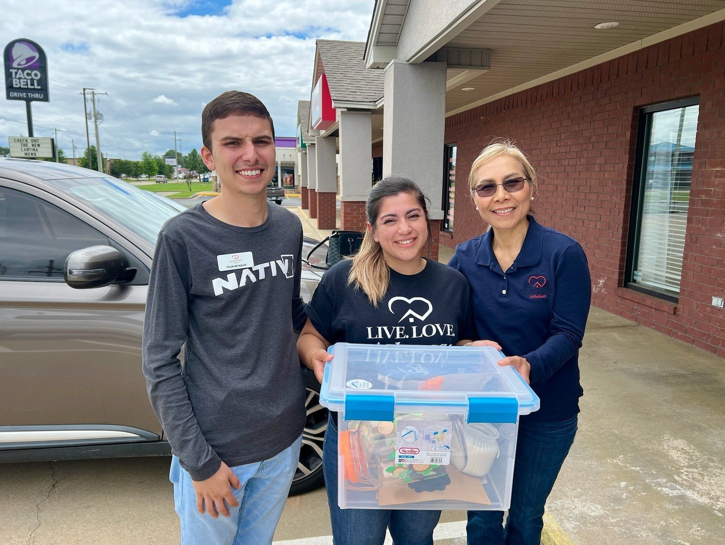 It's Bingo Day! 🌤️

Our agents are on their way with a box full of prizes to share with our friends at the Dardenelle Housing Authority. It's always a wonderful feeling to give back to our community! &hearts;️

#LiveLoveArkansas #ItsMoreThanRealEsta