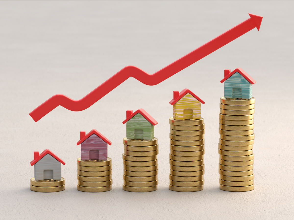 Home with pricing trend indicators representing King County forecasts.
