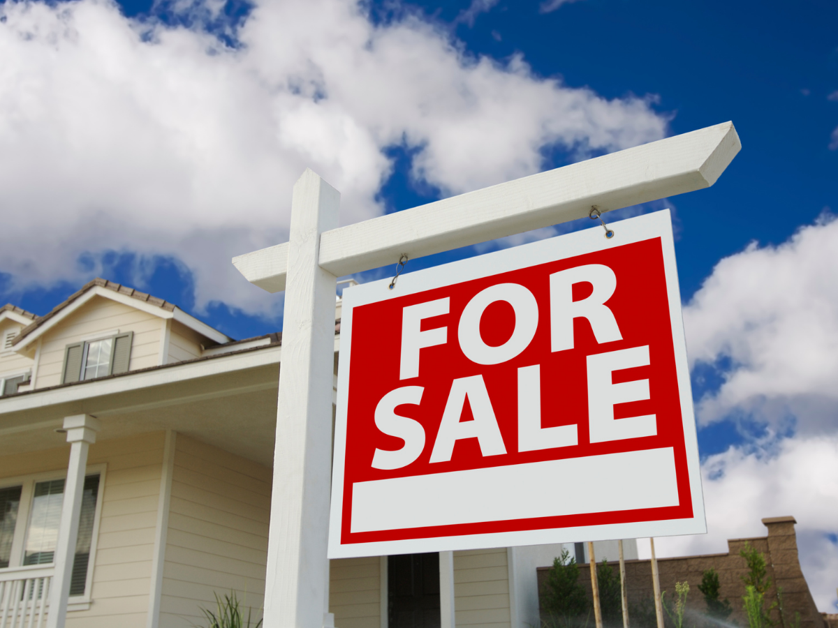 Home for sale in King County Washington that has been on the market for an extended period.