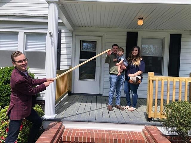 @taylorstubbssells proving it is cool to follow the 6 foot rule! 😎 He brought along his &ldquo;social distancing stick&rdquo; to hand over the keys to this lovey family! Congratulations to all of you! Welcome home!

#buildingfuturestogether #closing
