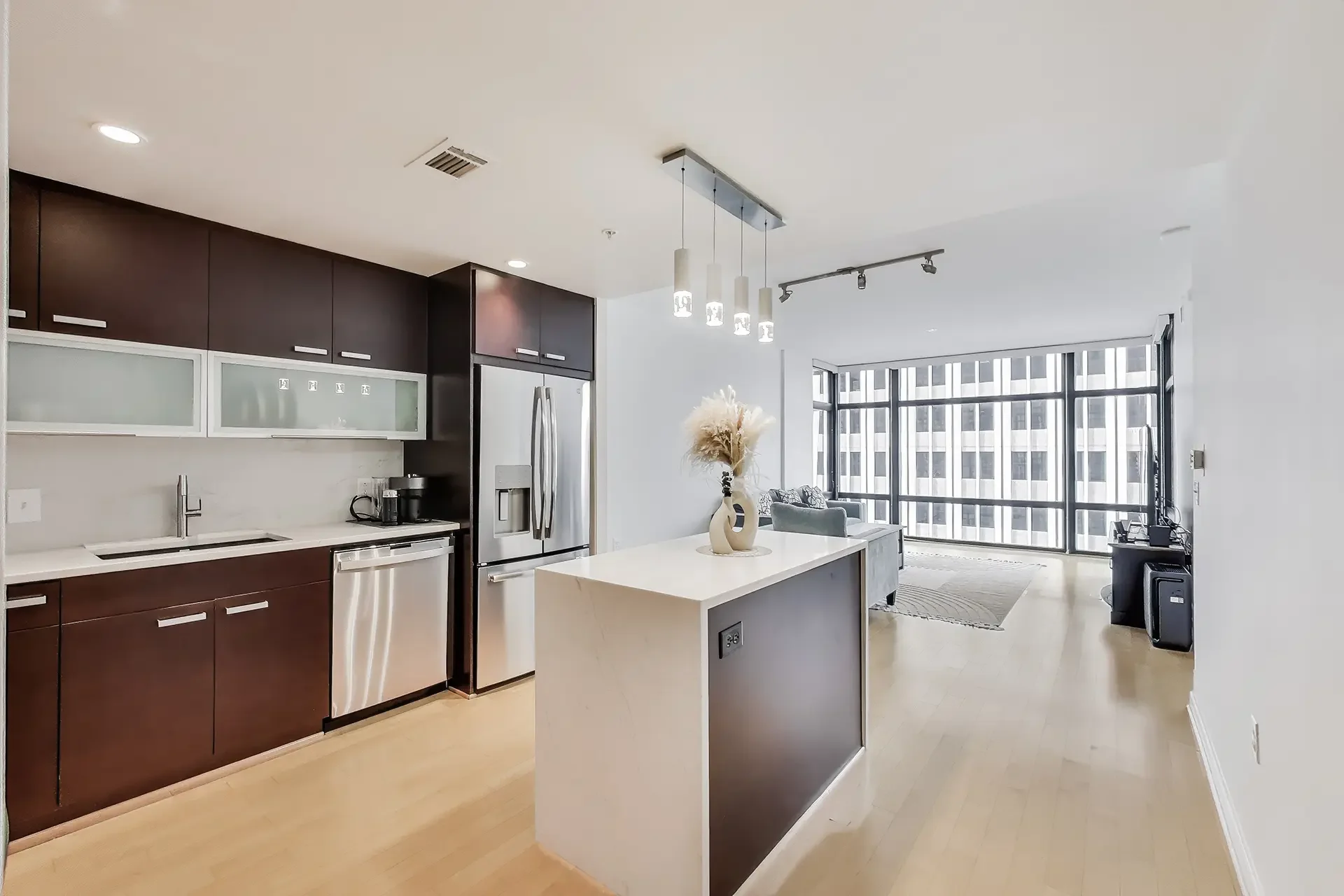 1010-massachusetts-ave-nw-805-washington-dc-16-kitchen.webp