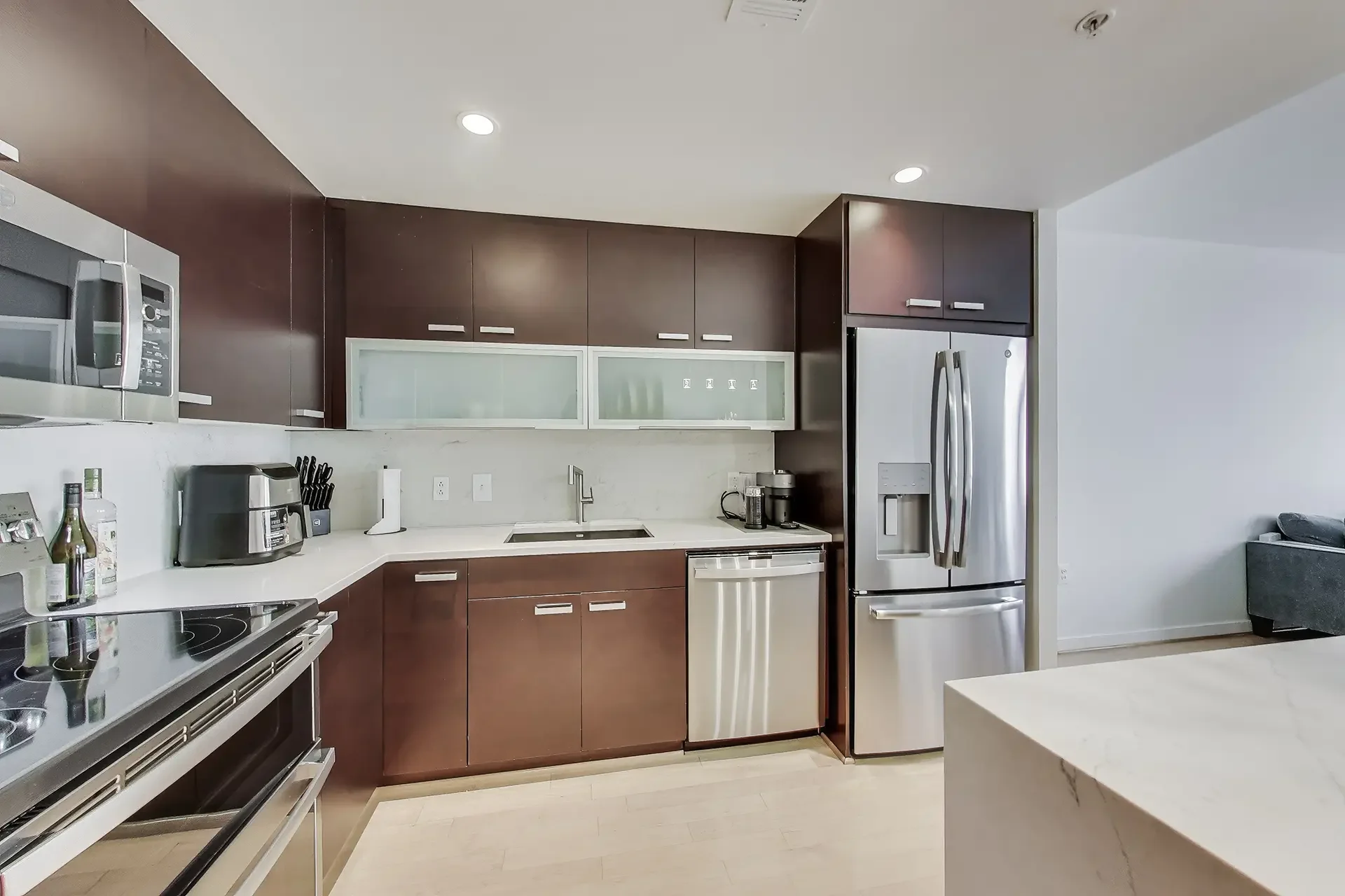 1010-massachusetts-ave-nw-805-washington-dc-17-kitchen.webp