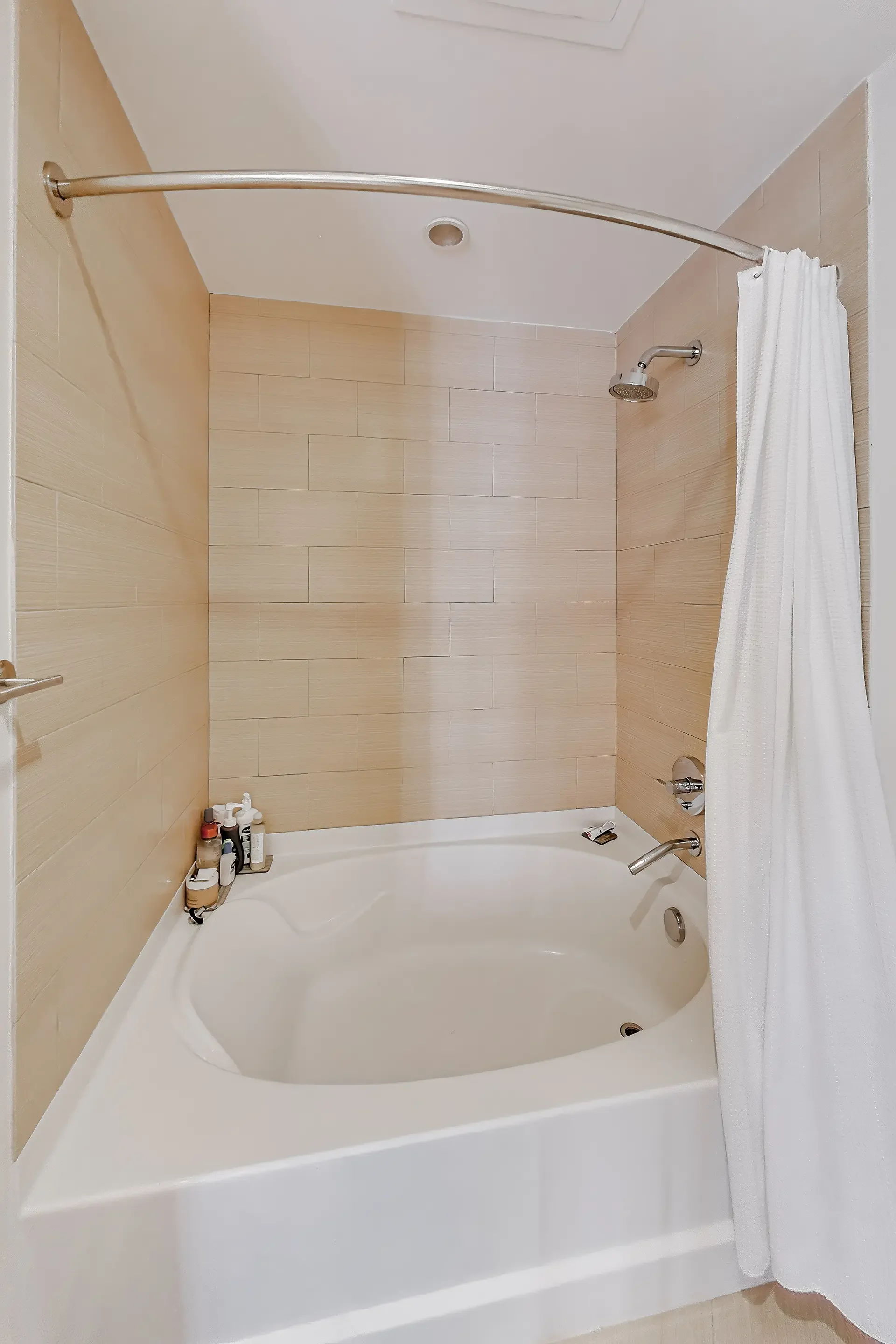 1010-massachusetts-ave-nw-805-washington-dc-27-bathroom.webp