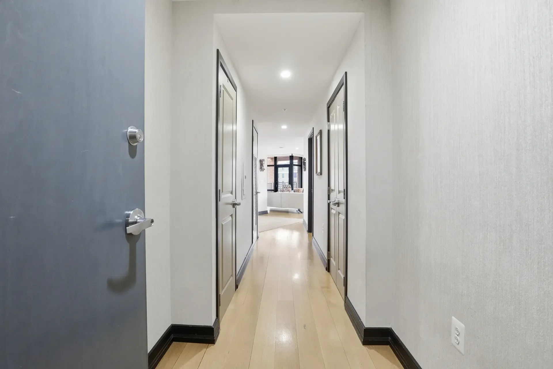 1010-massachusetts-ave-nw-804-washington-dc-05-entryway.webp