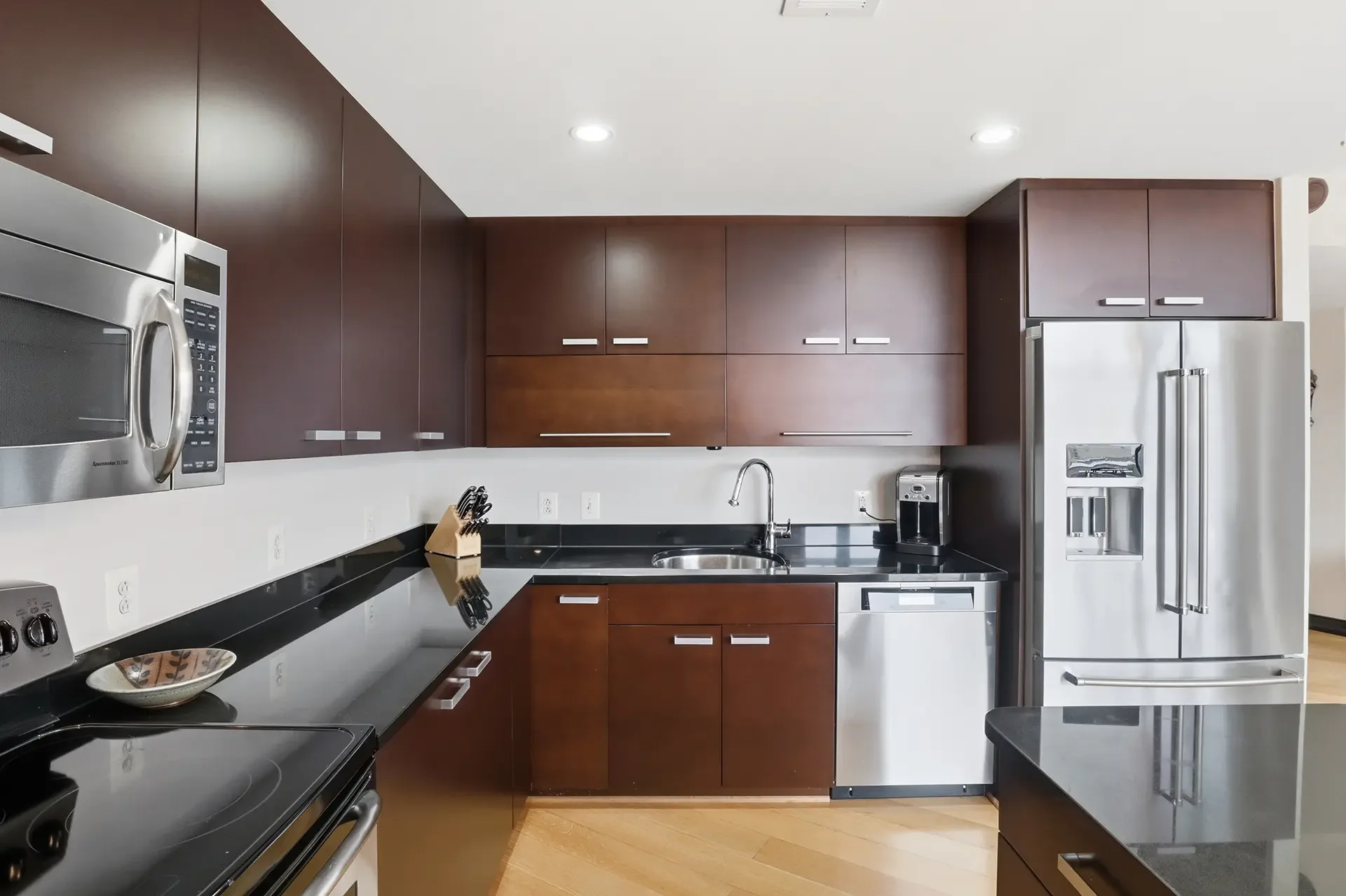 1010-massachusetts-ave-nw-804-washington-dc-19-kitchen.webp